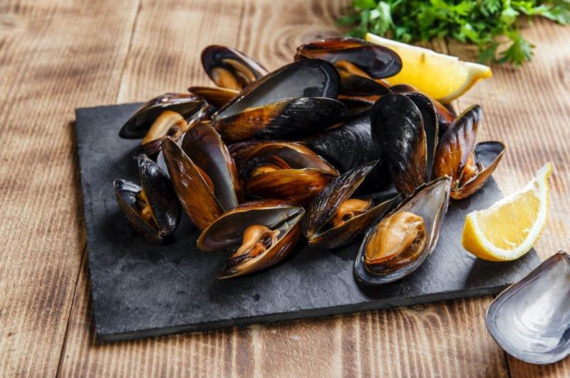 Steamed Mussels With Garlic and Thyme