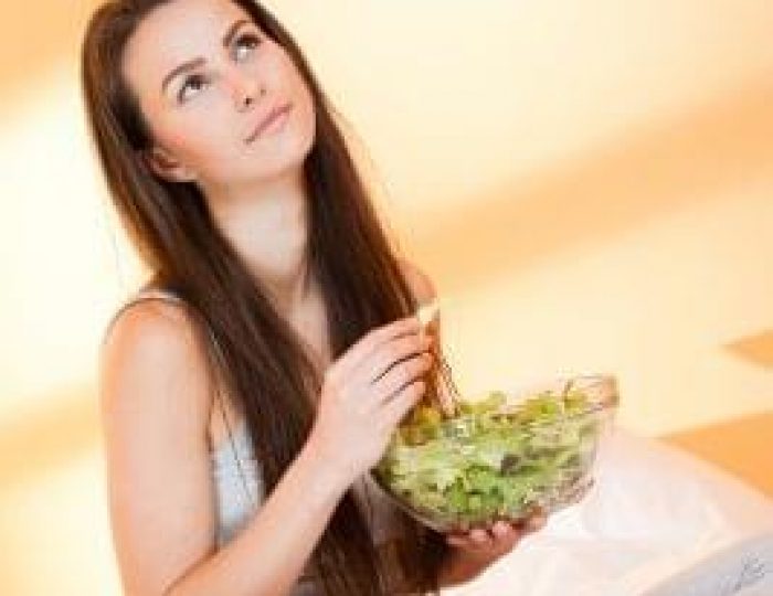 A-bowl-of-vegetable-salad-for-keto-diet