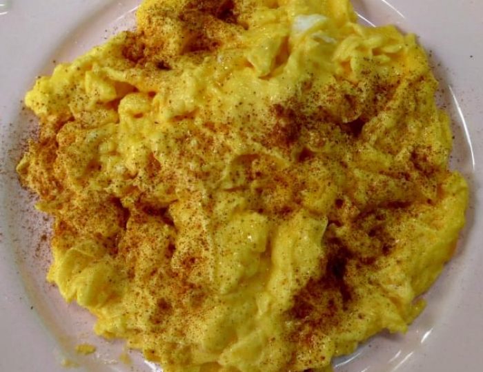 Keto-Scrambled-Cinnamon-and-Cream-Cheese-Eggs