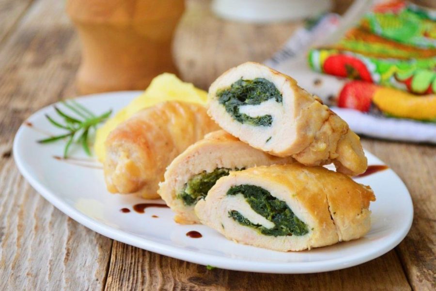 Spinach-and-Bacon-Stuffed-Chicken-Thighs-e1517250371193